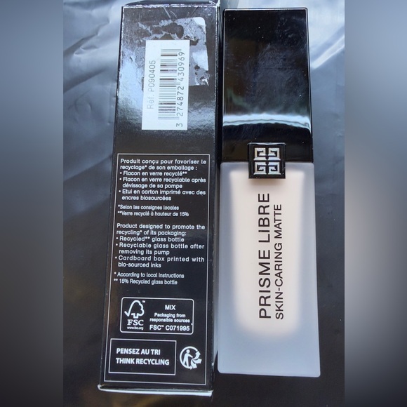 Givenchy Prisme Libre Skin Caring Matte Foundation - 1-C105 Fair/Cool - Picture 6 of 8